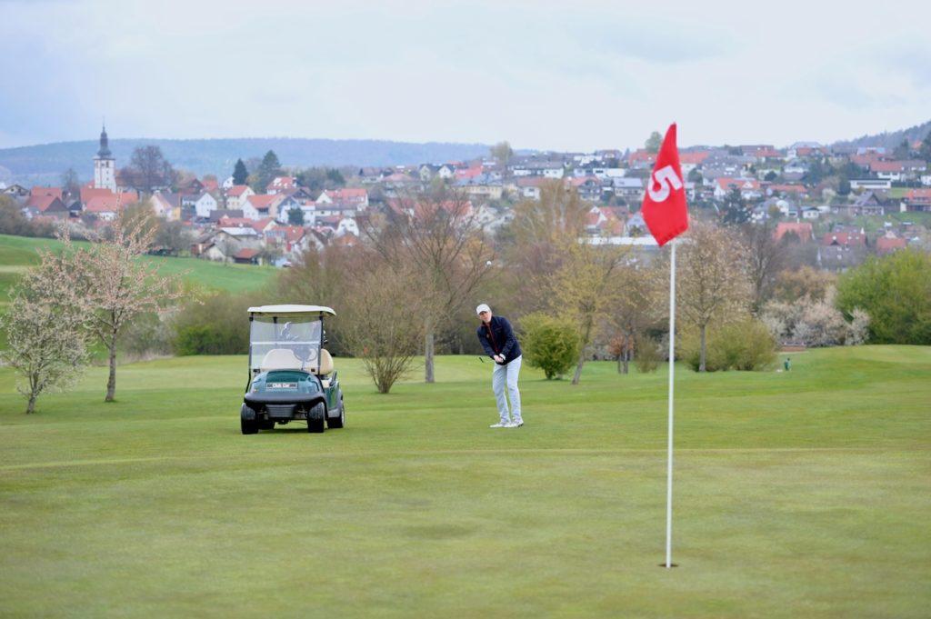 Im Golfclub Odenwald spielt Tischtennis-Bundestrainer Jörg Roßkopf Golf