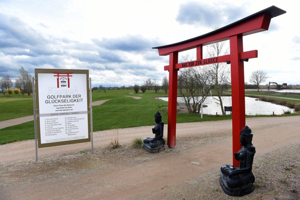 Kunst auf dem Golfplatz, Golfpark der Glückseligkeit